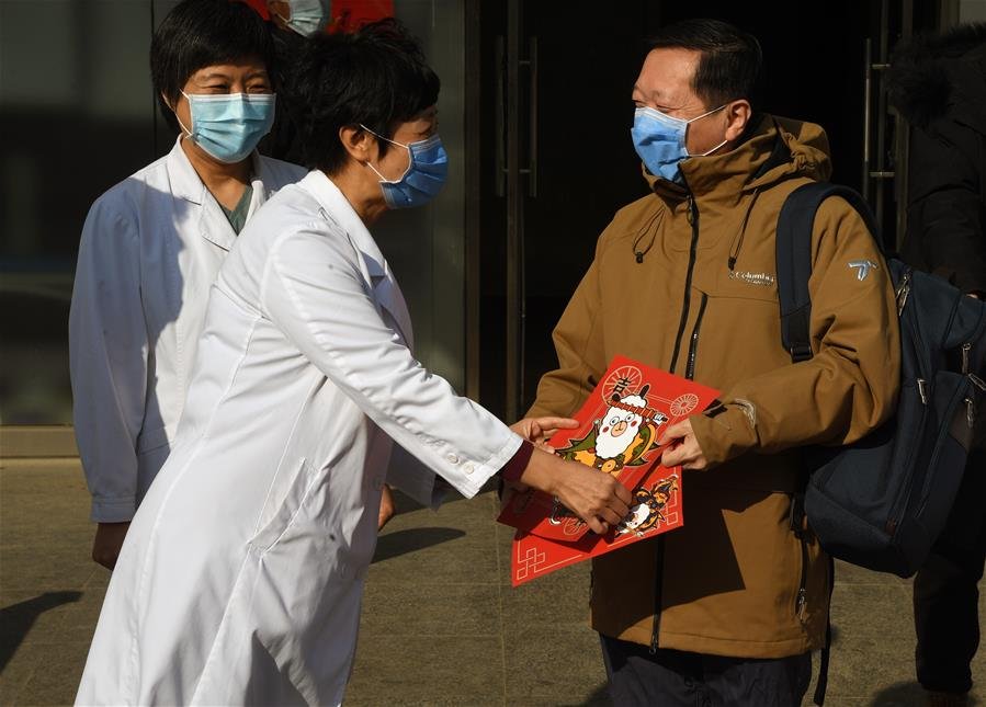 Epidemia na China: 213 mortes, 9.700 casos confirmados, 15 mil suspeitos, 102 mil em observação