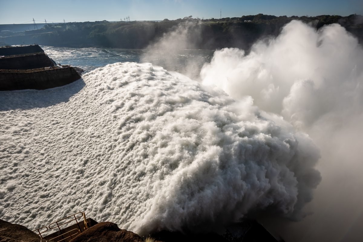 Itaipu vai verter por 12 dias para aumentar nível do Rio Paraná