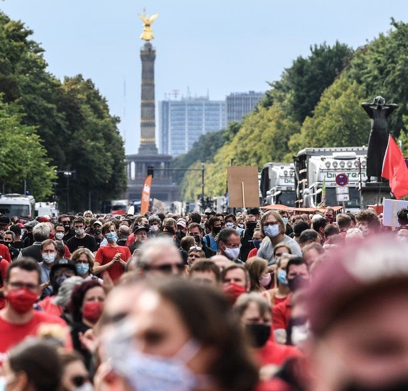 Dança das máscaras ensaia fiasco na Alemanha