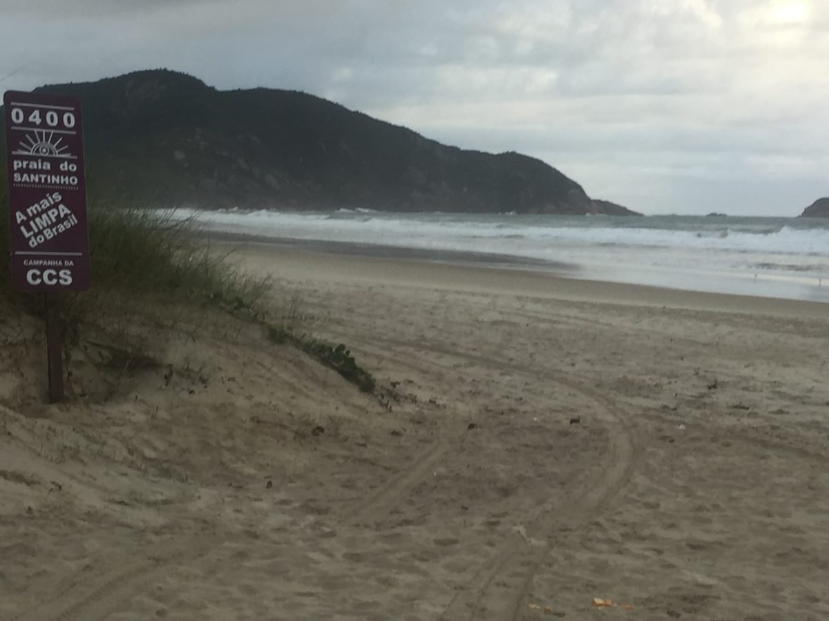 SOS Santinho: mutirão ambiental em defesa da “praia mais limpa do Brasil”