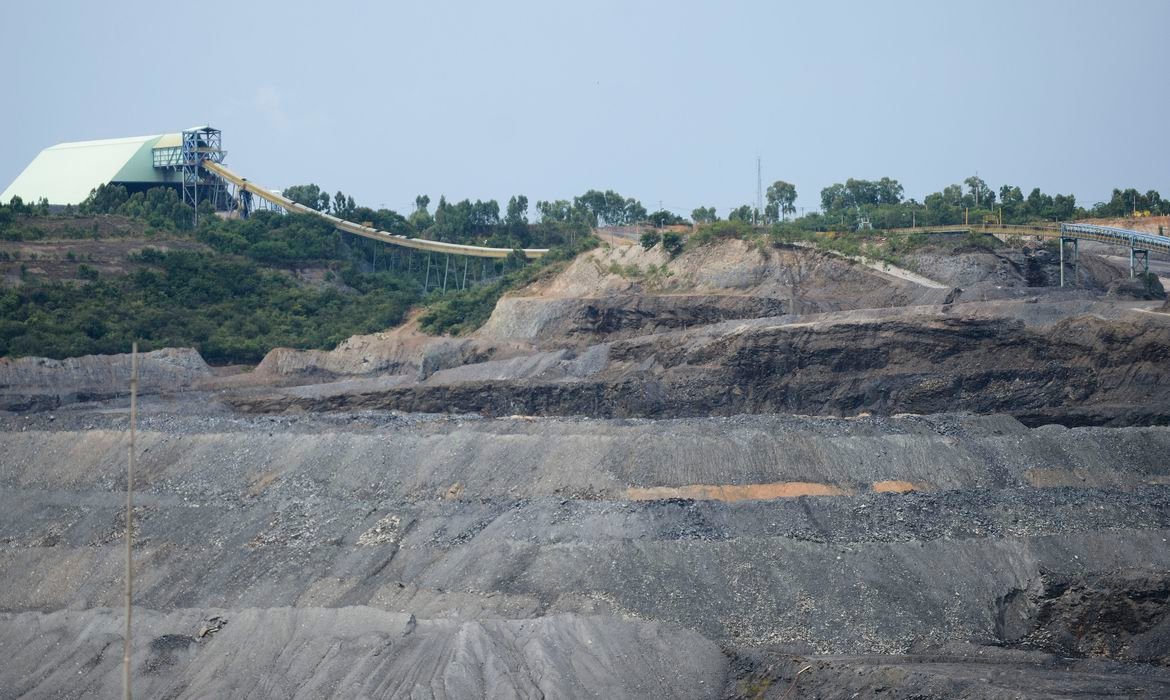 Governo vai liberar 55 áreas para atrair US$ 40 bilhões em investimentos na mineração