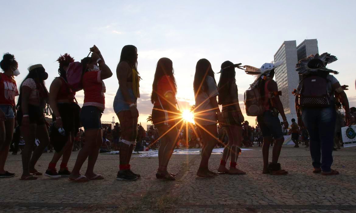 Seis mil de 170 etnias na maior manifestação dos povos indígenas do Brasil