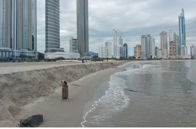 Camboriu, uma das praias mais bonitas do Brasil foi destruída pela especulação imobiliária