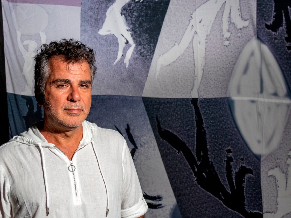 Antonio Villeroy, com 18 canções, faz um apanhado de 38 anos de trajetória musical