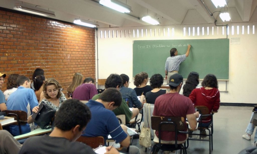MEC oferece 13 cursos online para formação continuada de professores