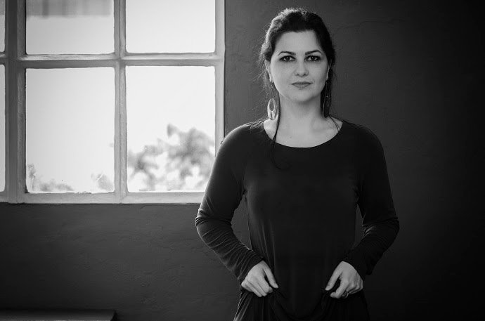 No canto de Juliana Cortes – jazz, world music e música contemporânea brasileira