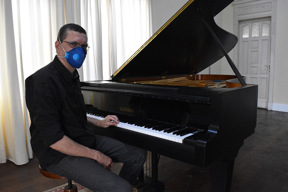 Escola da Ospa recebe doação de piano restaurado