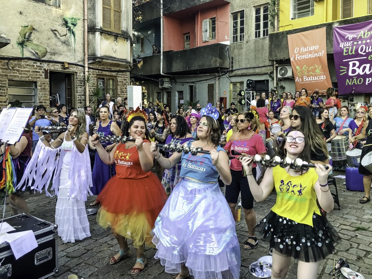 Batucas promovem projeto de música, educação e fortalecimento do grupo