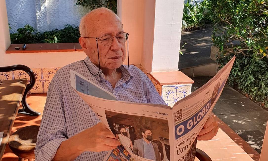 Verissimo manda notícias: está em casa se recuperando de um AVC