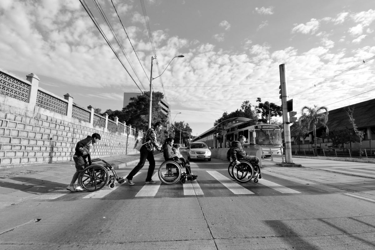 “Vida de Cadeirante”, um drama do cotidiano nas fotos de Jorge Aguiar