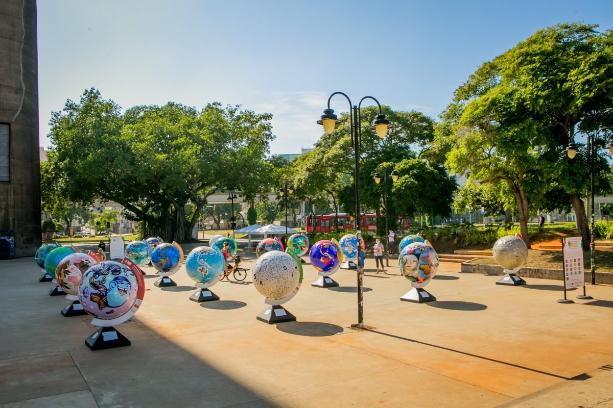 Exposição com esculturas inspiradas em objetivos da ONU, na Usina do Gasômetro