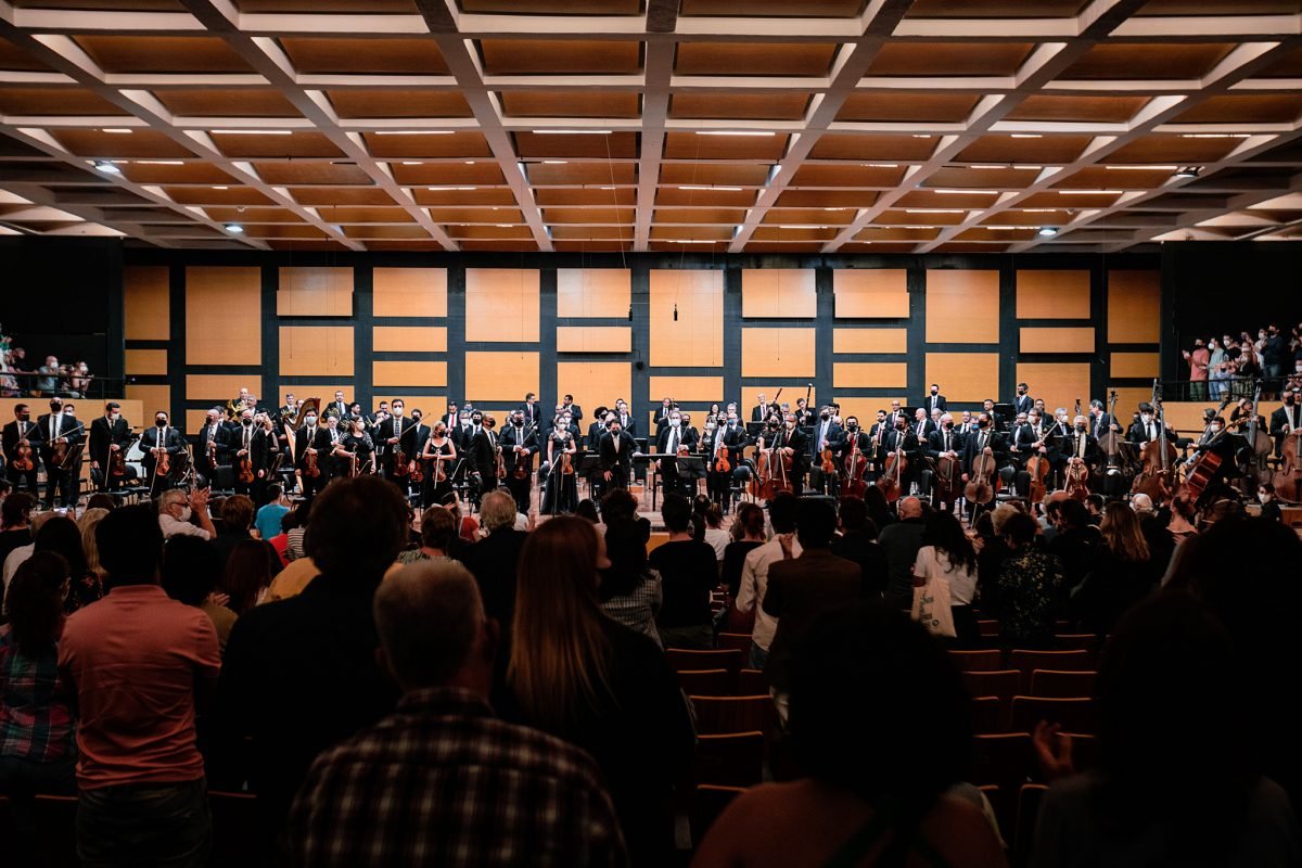 OSPA homenageia Brahms sob regência de maestro polonês Tadeusz Wojciechowski,