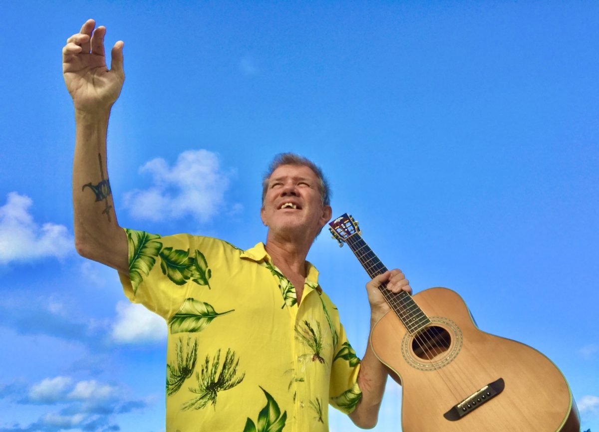 Wander Wildner lança livro “Canções Iluminadas de Amor”, com show no Gravador Pub