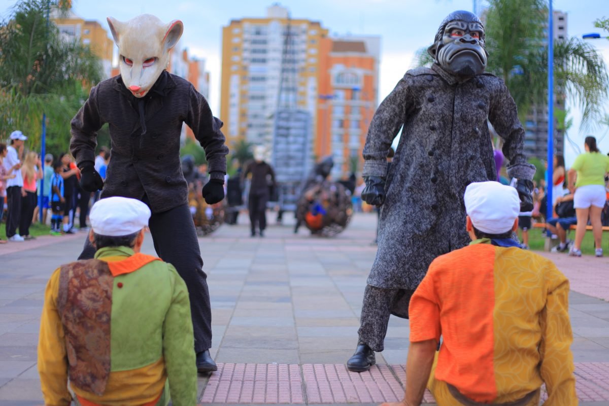 “Ói Nóis Aqui Traveiz” celebra 45 anos de teatro de grupo com programação intensa em 2023