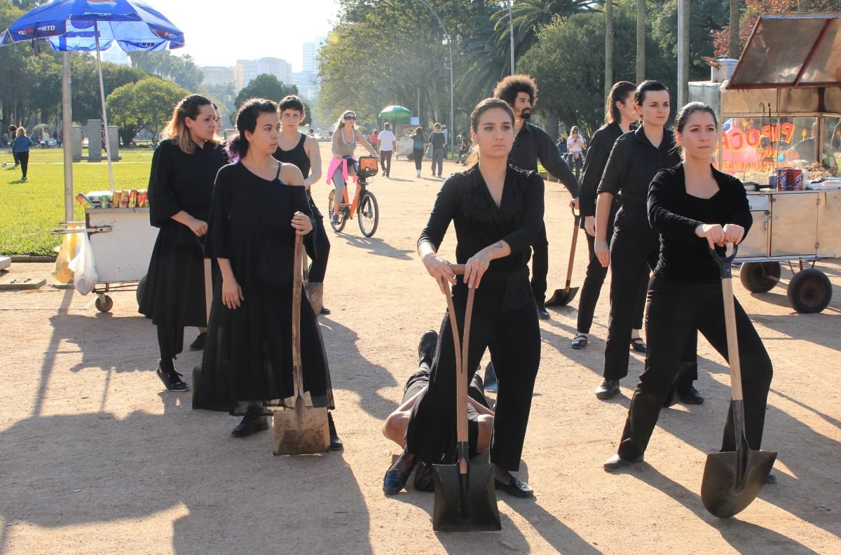 Grupo Ói Nóis Aqui Traveiz abre inscrições para o II Laboratório Aberto de Teatro