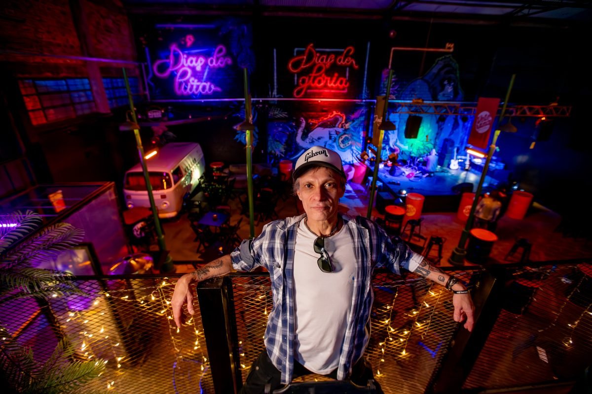 Charles Master homenageia o rock gaúcho e lembra repertório da  banda TNT