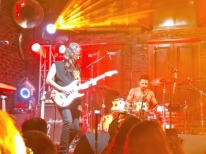 Tributo a Van Halen por Frank Solari: virtuosismo e amor ao Rock