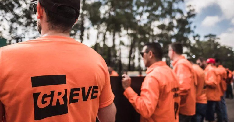 Greve dos petroleiros entra na terceira semana e pode afetar abastecimento