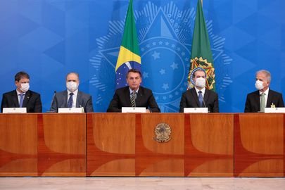 Pesquisa mostra que 64% desaprovam comportamento de Bolsonaro diante da crise