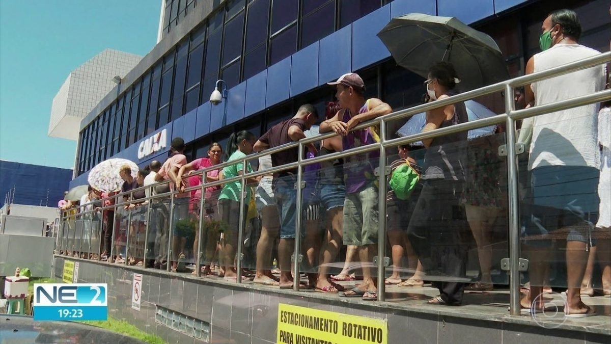 Caixa diz que atendeu 44 milhões, mas filas em todo o país deixam dúvidas