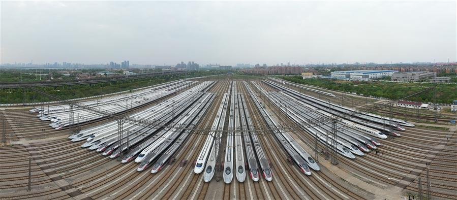 Cem trens-bala movimentam Wuhan no primeiro dia pós-coronavirus