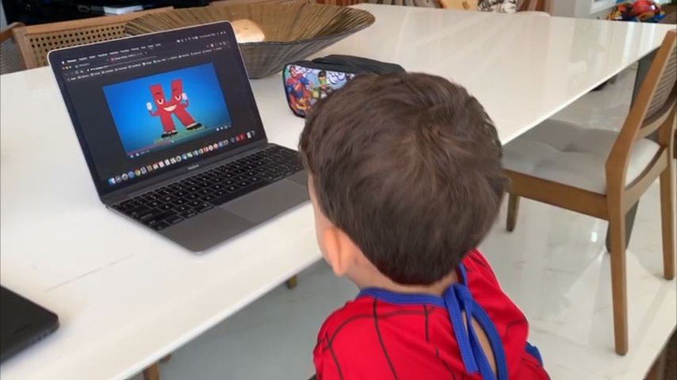 Dois terços dos brasileiros entre 9 e 17 anos ainda não têm acesso à internet