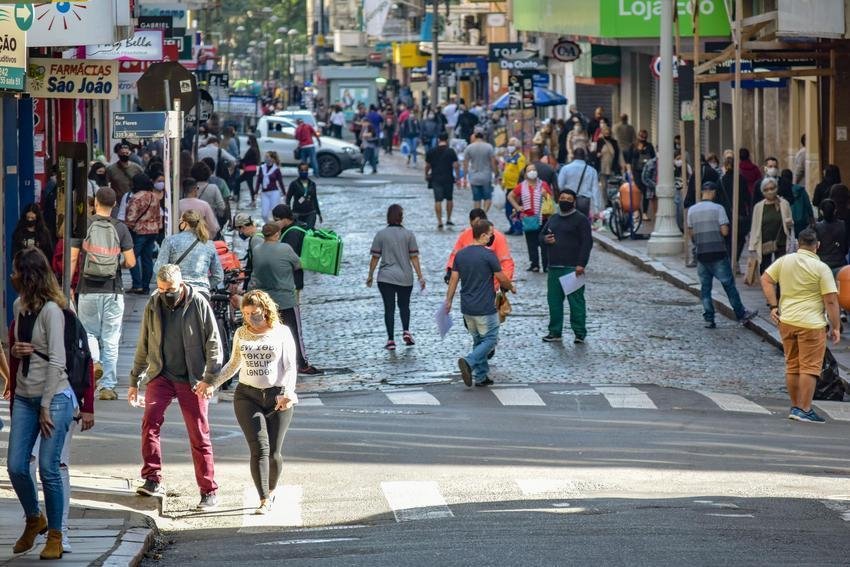 Porto Alegre e mais quatro regiões entram em bandeira vermelha