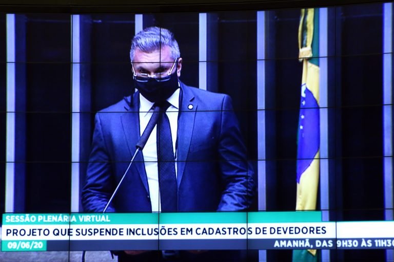 Projeto suspende inclusão em cadastro negativo por atraso de pagamentos