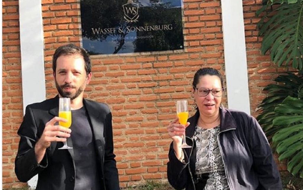 Filha de Olavo de Carvalho deu a pista de onde estava Queiroz