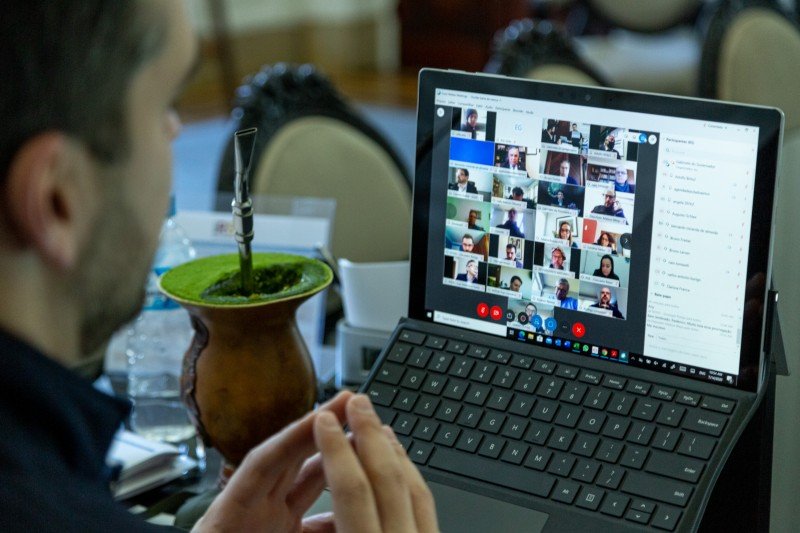 Reforma Tributária: Eduardo Leite tenta tirar R$ 3 bilhões de uma cartola