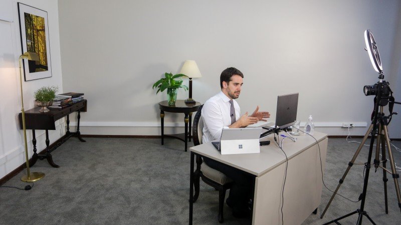 SOB PRESSÃO: Governador cede a prefeitos controle do distanciamento nas regiões