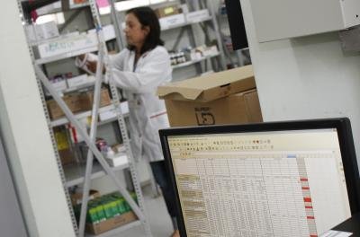 Farmácia da Bom Jesus reabre com mais espaço em novo endereço