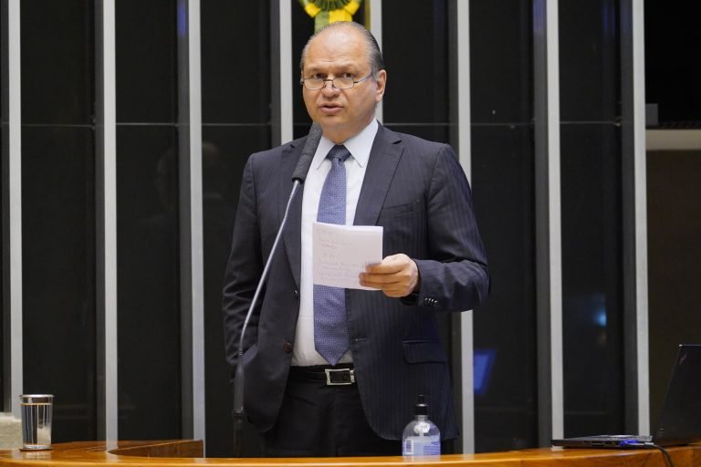 Comissão lista 200 nomes para ouvir sobre a Reforma Administrativa