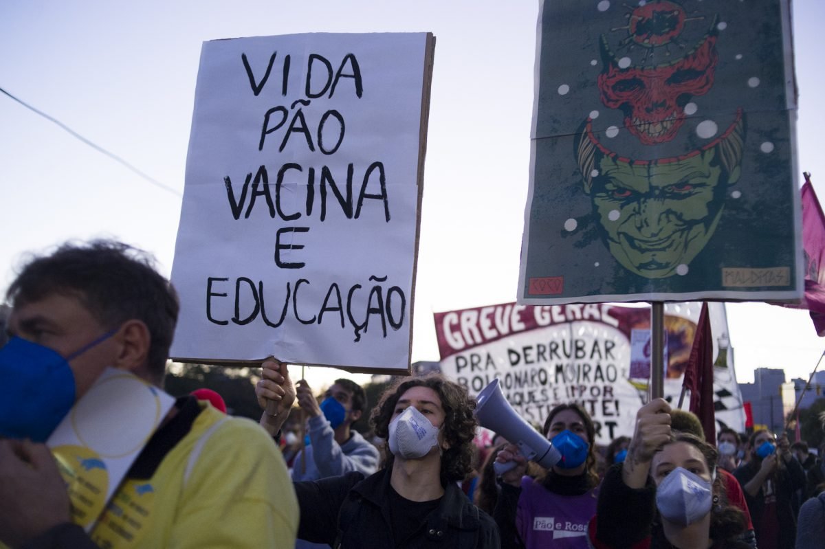 Governo reage às manifestações reabilitando projeto que criminaliza os protestos