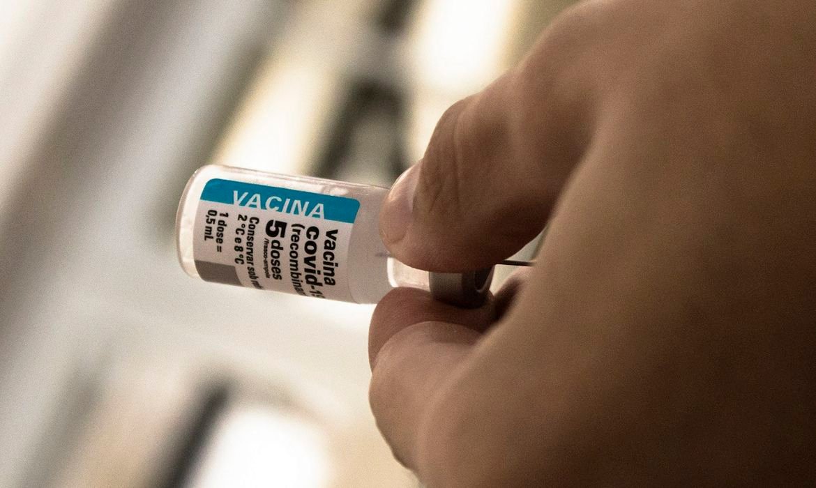 Vacina contra Covid: dez mil voluntários para testar a terceira dose da AstraZeneca