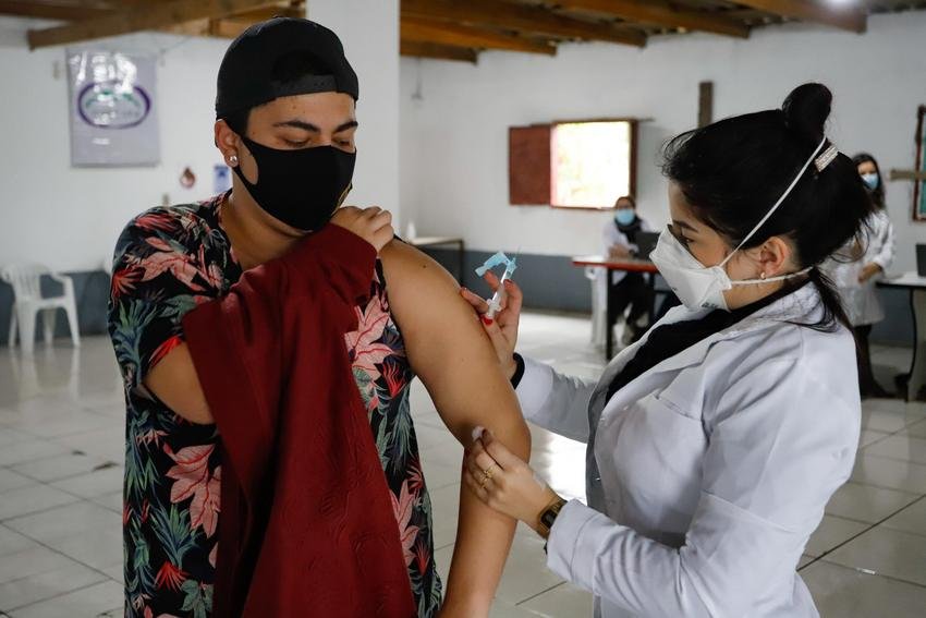 Porto Alegre ultrapassa 600 mil pessoas com vacinação completa contra covid