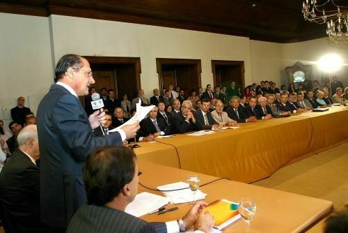 Saída de Geraldo Alkmin indica fortalecimento de João Dória no PSDB