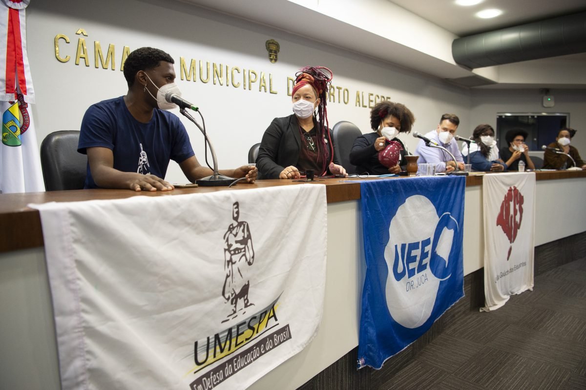 Vereadores criam a Frente Parlamentar em Defesa do Meio Passe para estudantes