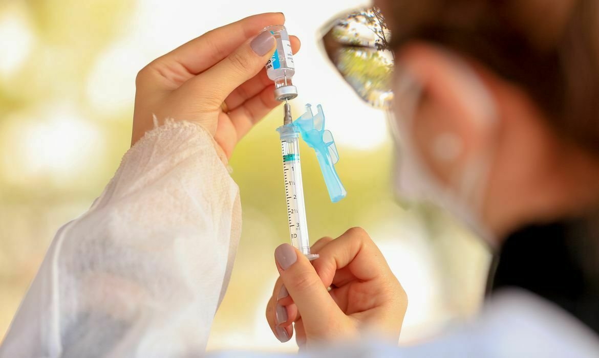 Anvisa analisa pedido de uso da Coronavac para ampliar vacinação infantil