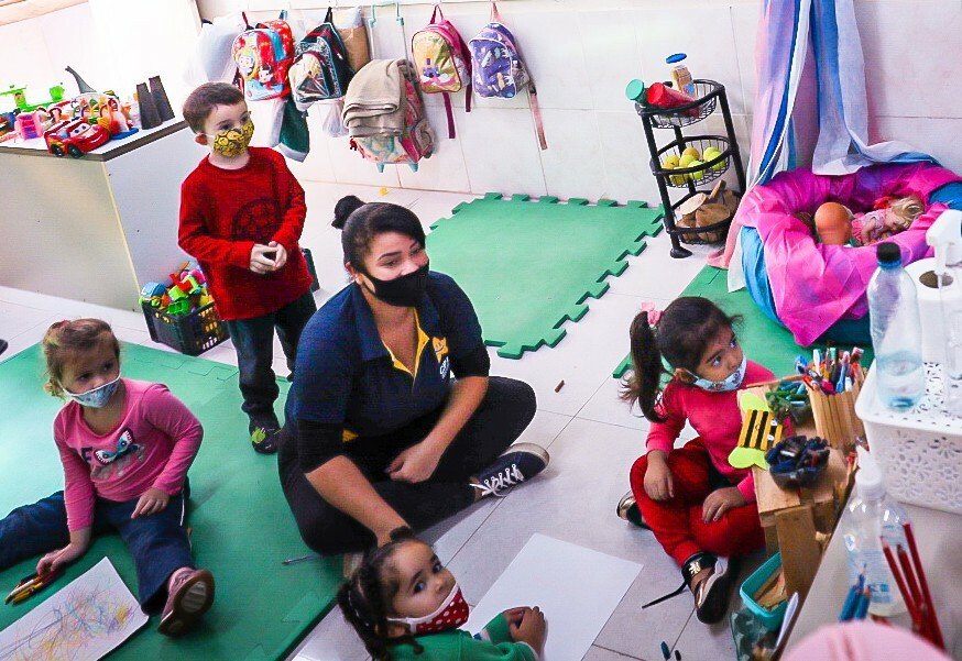 Escolas foram os maiores focos de covid em Porto Alegre