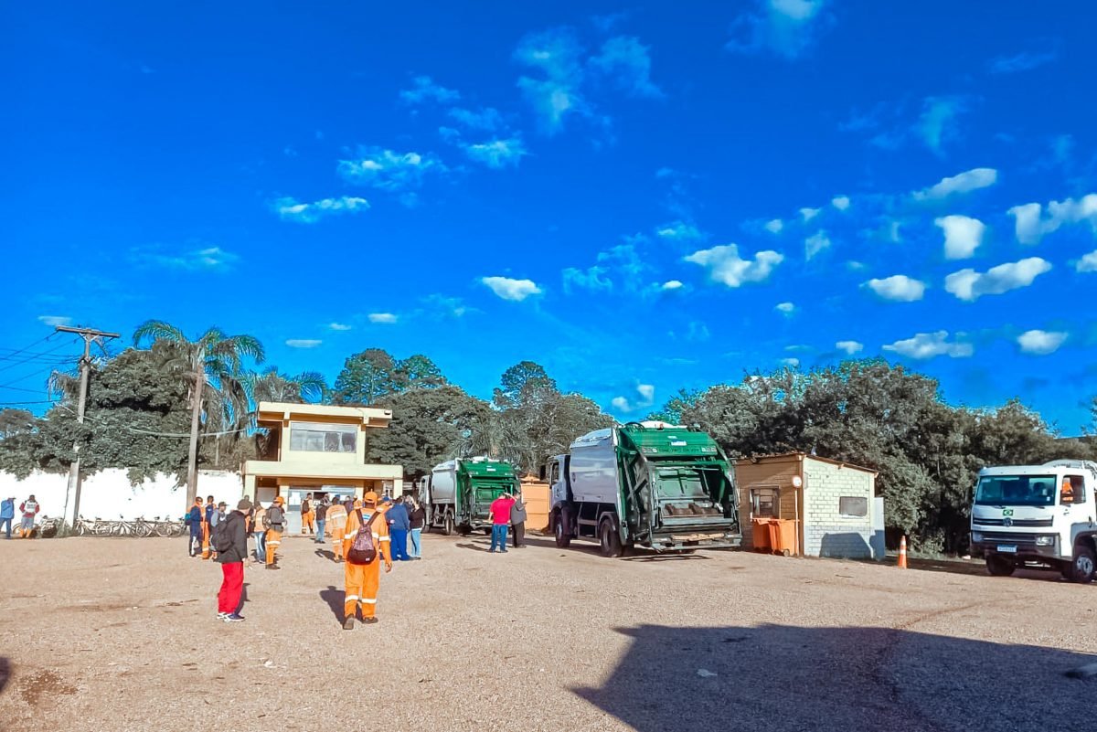 Prefeitura anuncia que coleta do lixo foi retomada em 18 bairros; confira