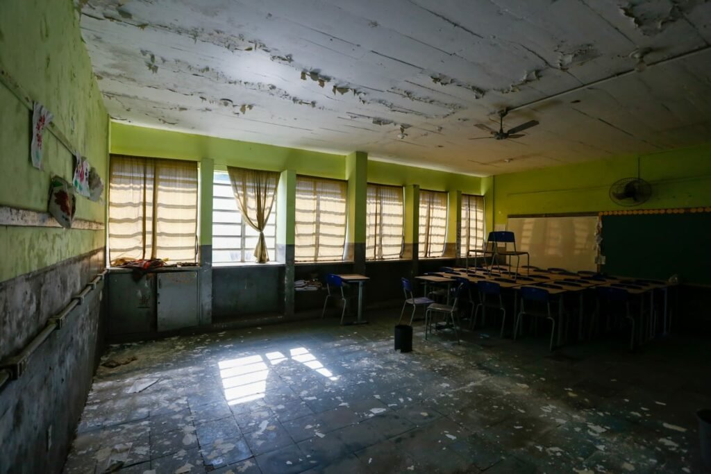 Dossiê que aponta precariedade em escolas da rede estadual será levado à Assembleia