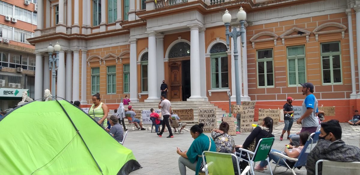 Lixo em Porto Alegre: buzinaço dos catadores alerta para o impasse da coleta seletiva