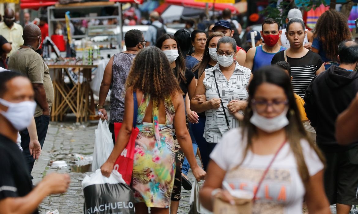 Covid acelera: aumento da taxa de transmissão deixa autoridades em alerta no Rio de Janeiro