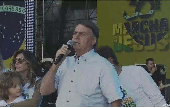 Bolsonaro faz discurso de candidato na Marcha para Jesus: “Os problemas são passageiros”