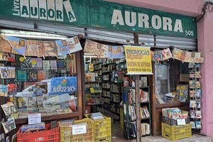 Fundadora da Feira do Livro de Porto Alegre, Livraria Aurora liquida estoque de 60 mil livros