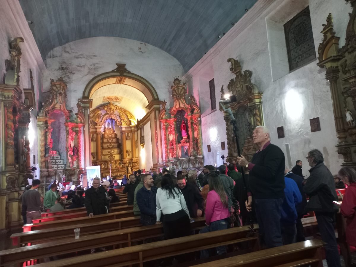 “Viamão 300 Anos”: a noite de autógrafos na igreja-fortaleza