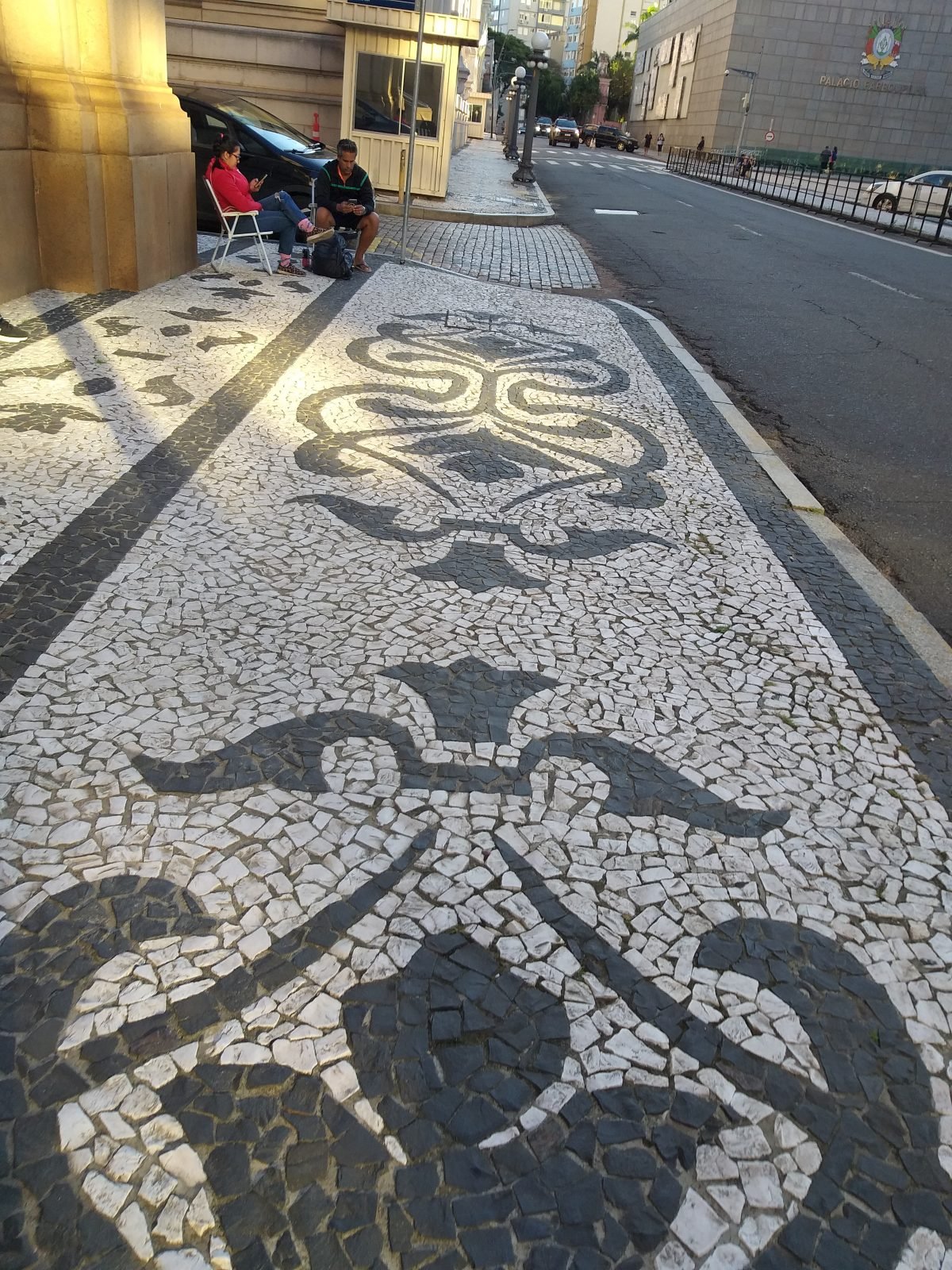 Porto Alegre 2024: Mesmo na praça dos poderes, medo e insegurança