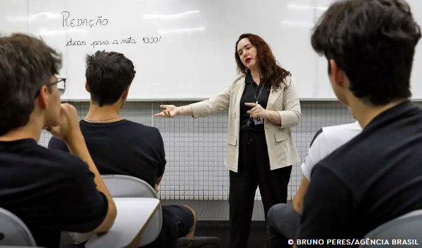 Mais de quatro milhões de candidatos enfrentam a prova mais dificil do Enem