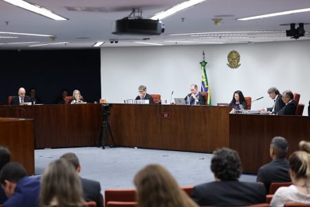 Com placar de 2 a 1, Carmem Lúcia e Cristiano Zanin decidem a sorte de Bolsonaro e sua turma